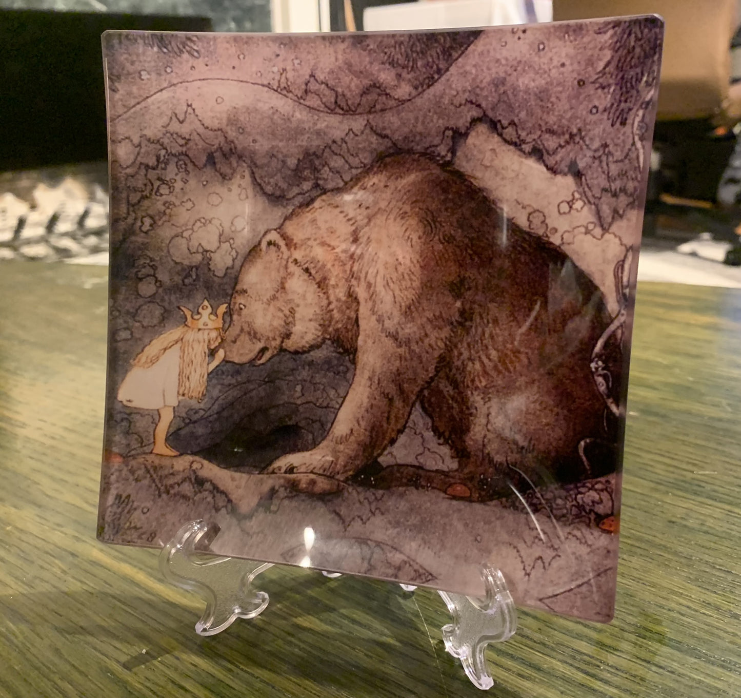 Glass tray featuring John Bauer’s 1907 artwork "Kiss the Bear," showing a princess kissing a bear in a whimsical forest setting.